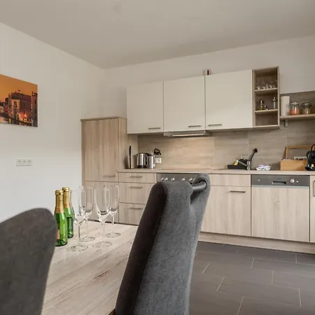 Elbling For 2 People - Billiards - Balcony With Mosel View - Parking - Wine Barrel Bar - Fully Equipped Kitchen - Netflix - Waiputv - 3 Km From Cochem * Klotten